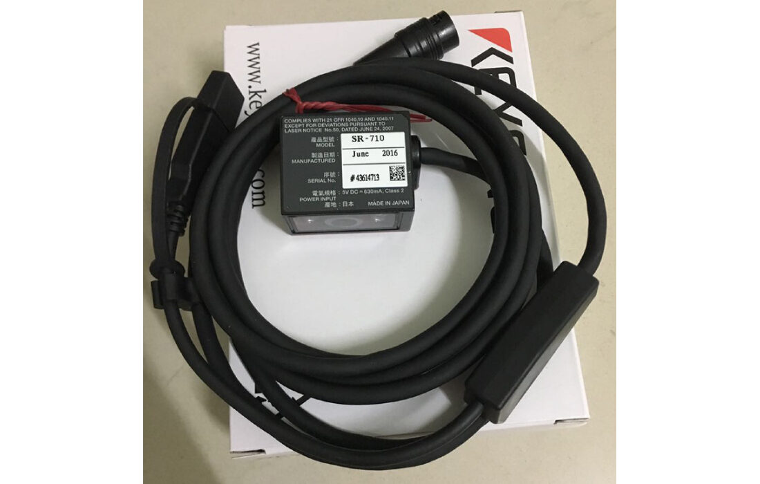 KEYENCE SR-710 1D and 2D Code Reader
